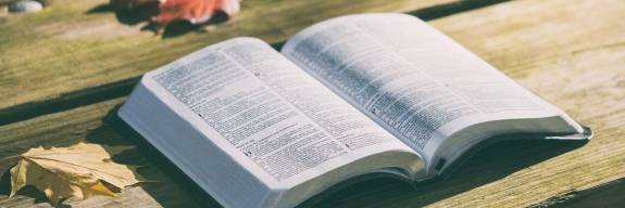 Mit der Bibel im Rucksack